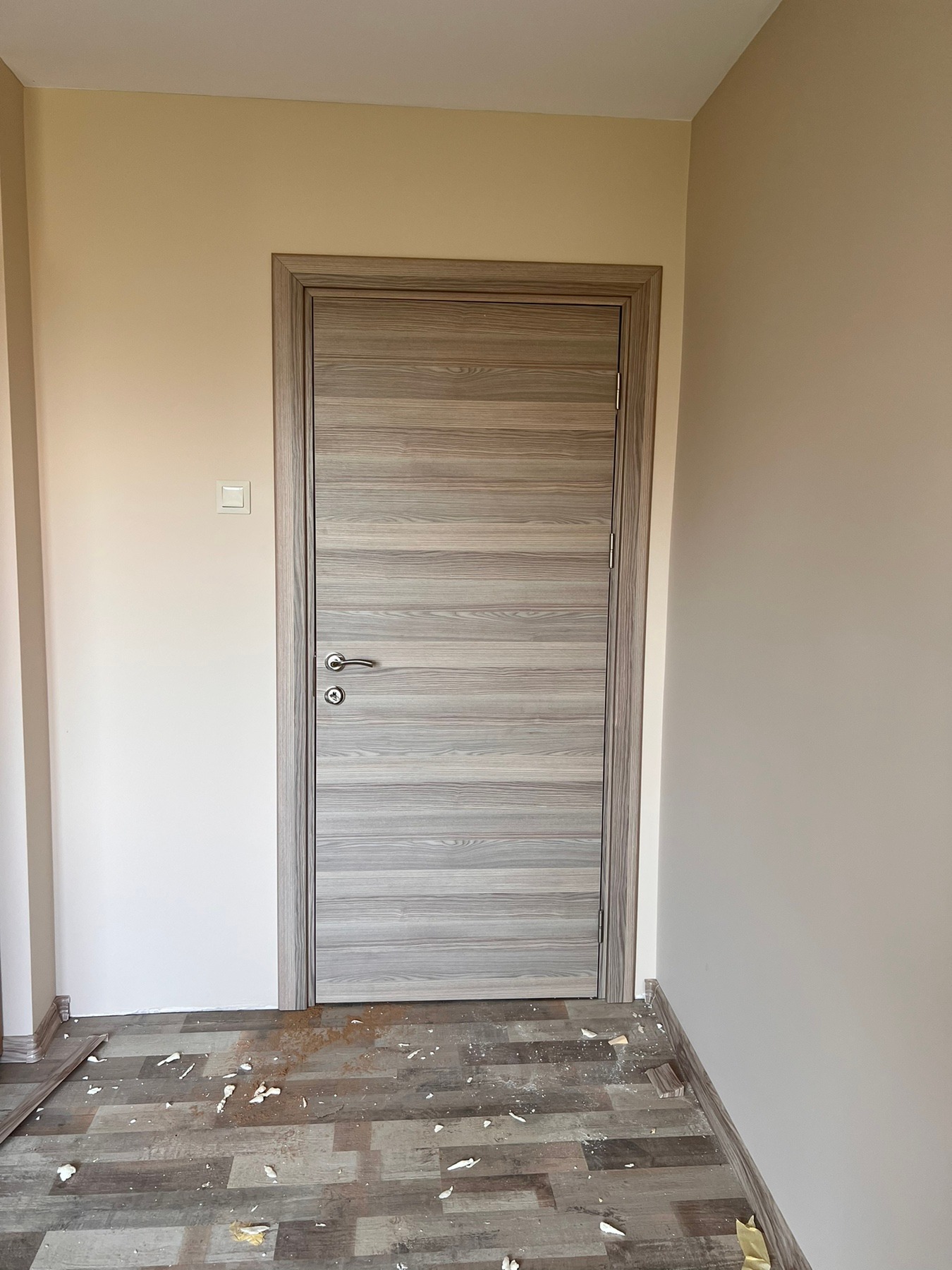 покупка на луксозна червена интериорна врата от Best Doors